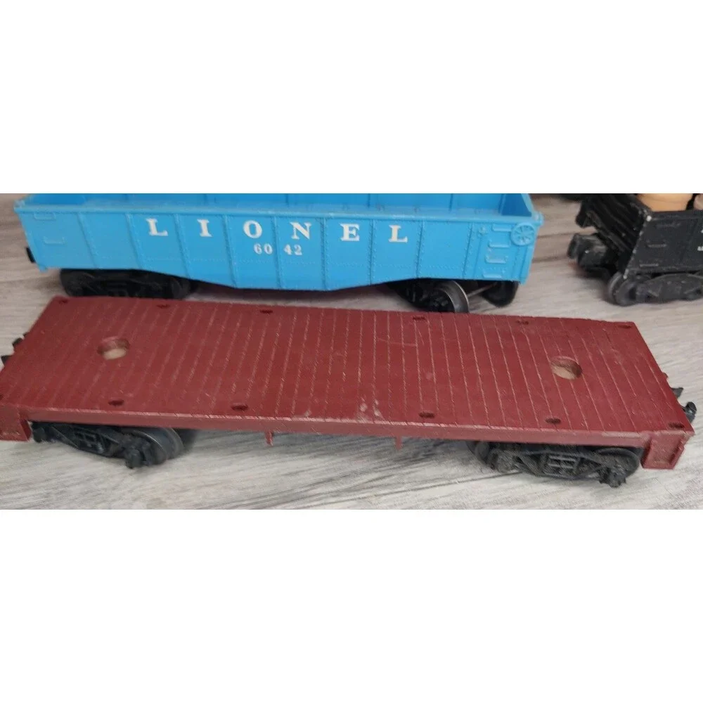 Lionel O Gauge 5 Car Lot: 6257 Caboose, 25000 Lehigh Hopper, 6462 Gondola w/Load